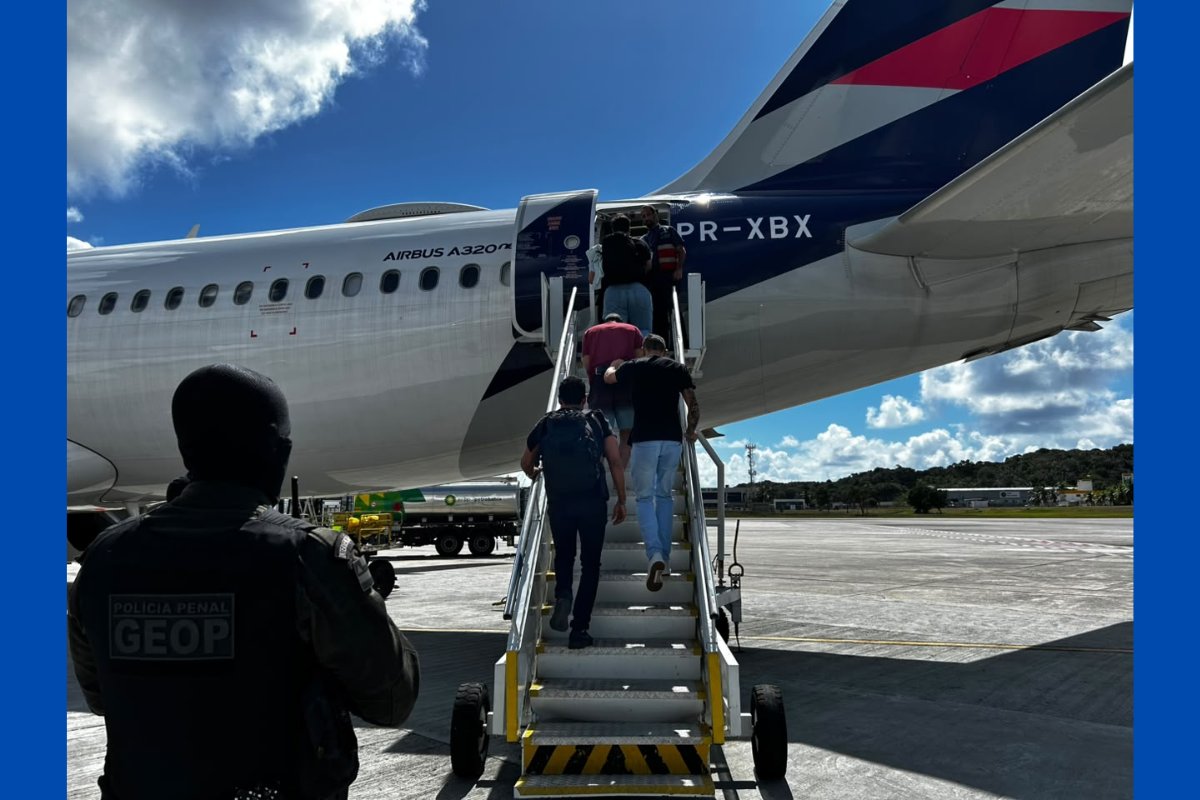 Cinco líderes de facções são transferidos da Bahia para presídios federais