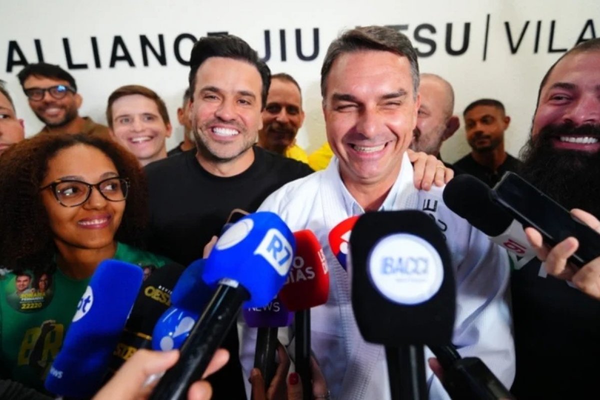 Pablo Marçal declara apoio a Flávio Bolsonaro e passa a integrar campanha