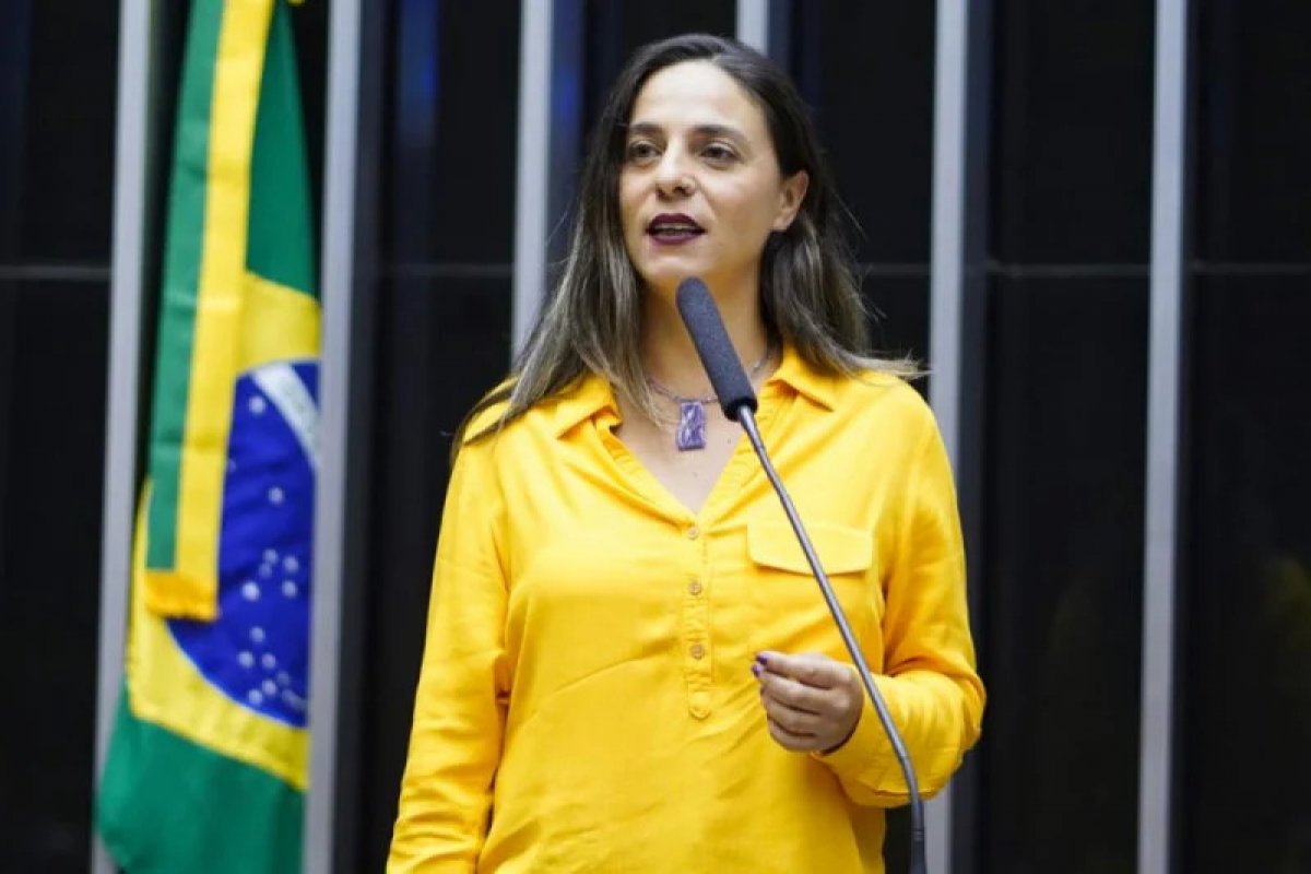Deputada federal aciona PGE contra Globo e Luciano Huck por crime eleitoral