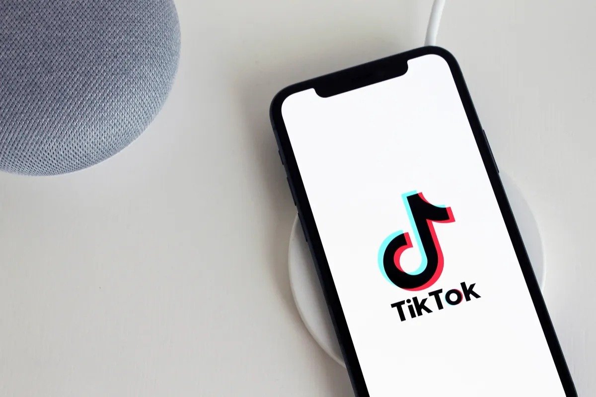 TikTok recomenda vídeos de candidatos apesar de regra do TSE, aponta estudo