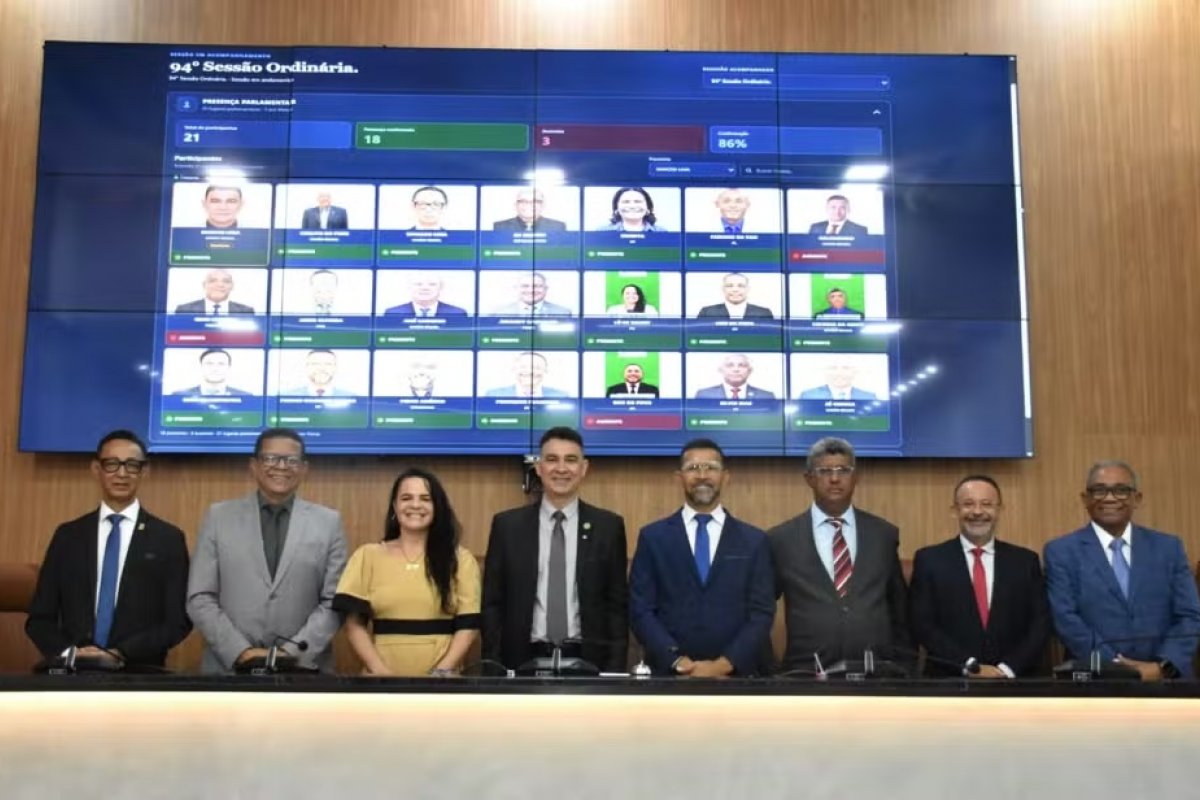 Marcos Lima é reeleito presidente da Câmara de Feira até 2028