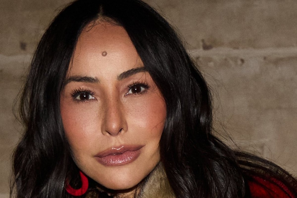Grávida, Sabrina Sato causa alvoroço na chegada ao desfile de Isabel Marant em Paris! 