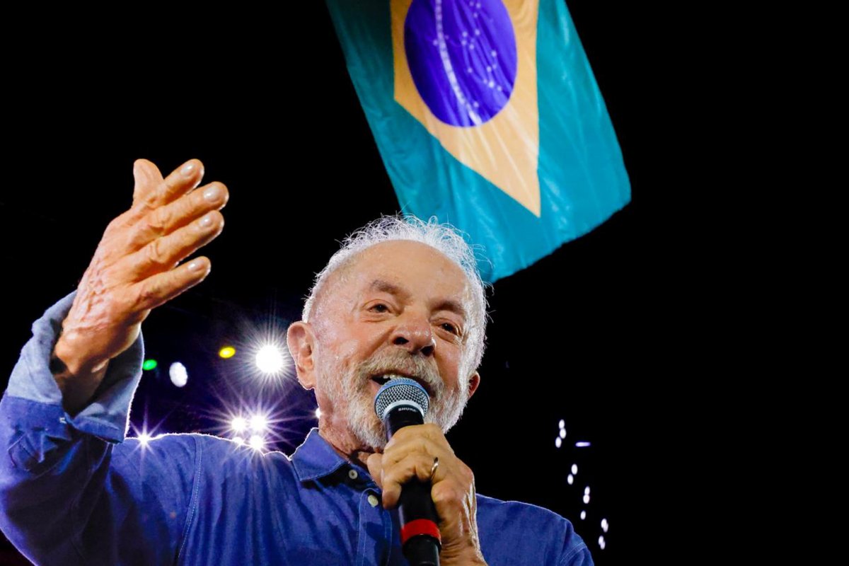 Globo não poderá exibir púlpito de Lula vazio em debate, determina TSE