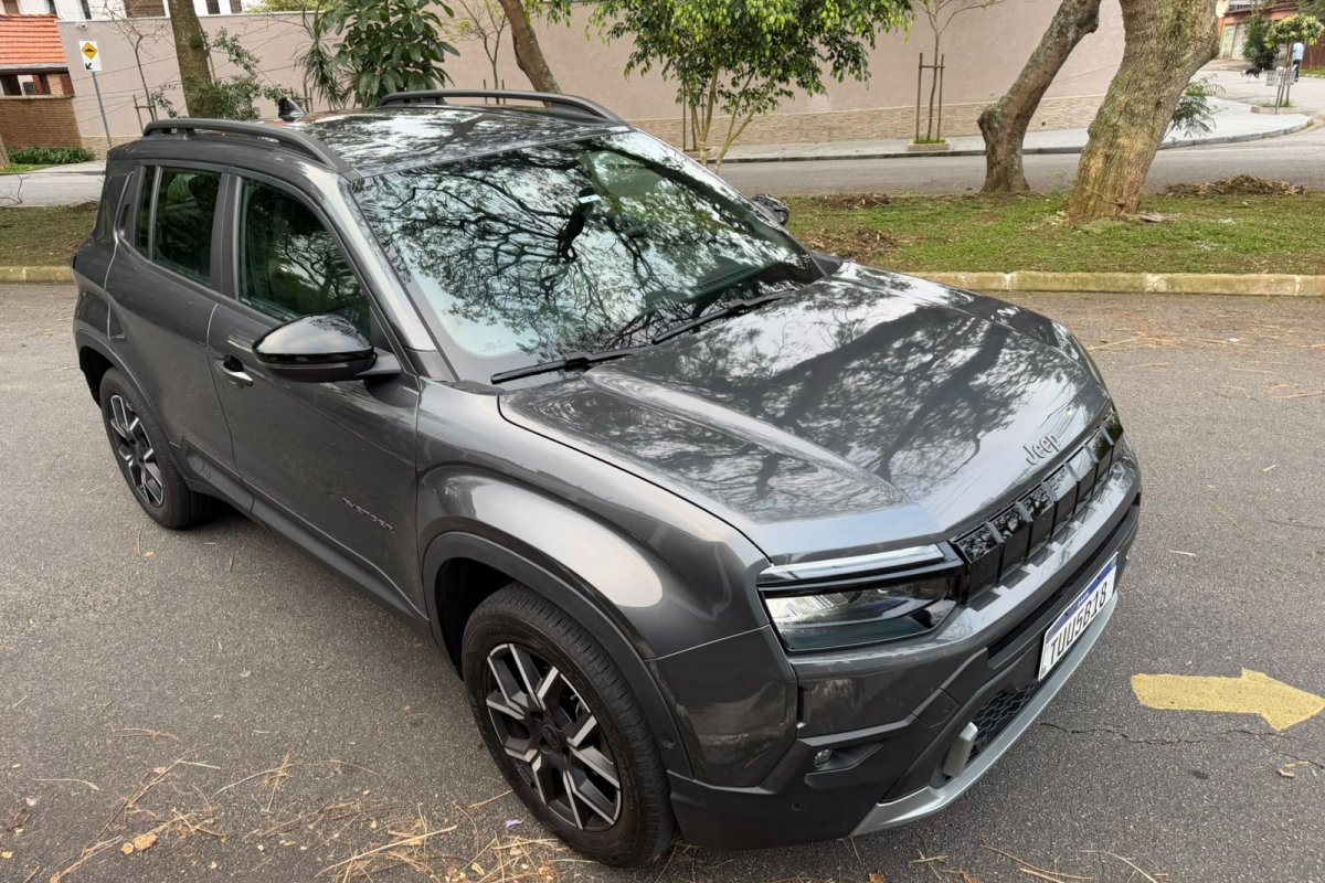 Farol da Bahia testa o Jeep Avenger Longitude: versão intermediária 