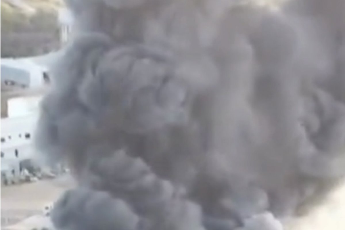 Incêndio toma conta de loja e assusta moradores no interior da Bahia; veja vídeo
