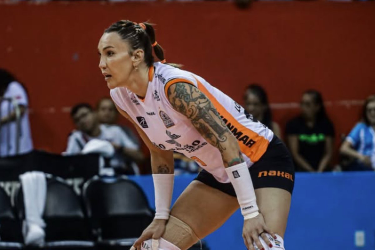 Tifanny se emociona em desabafo e admite recorrer à Justiça para seguir na Superliga