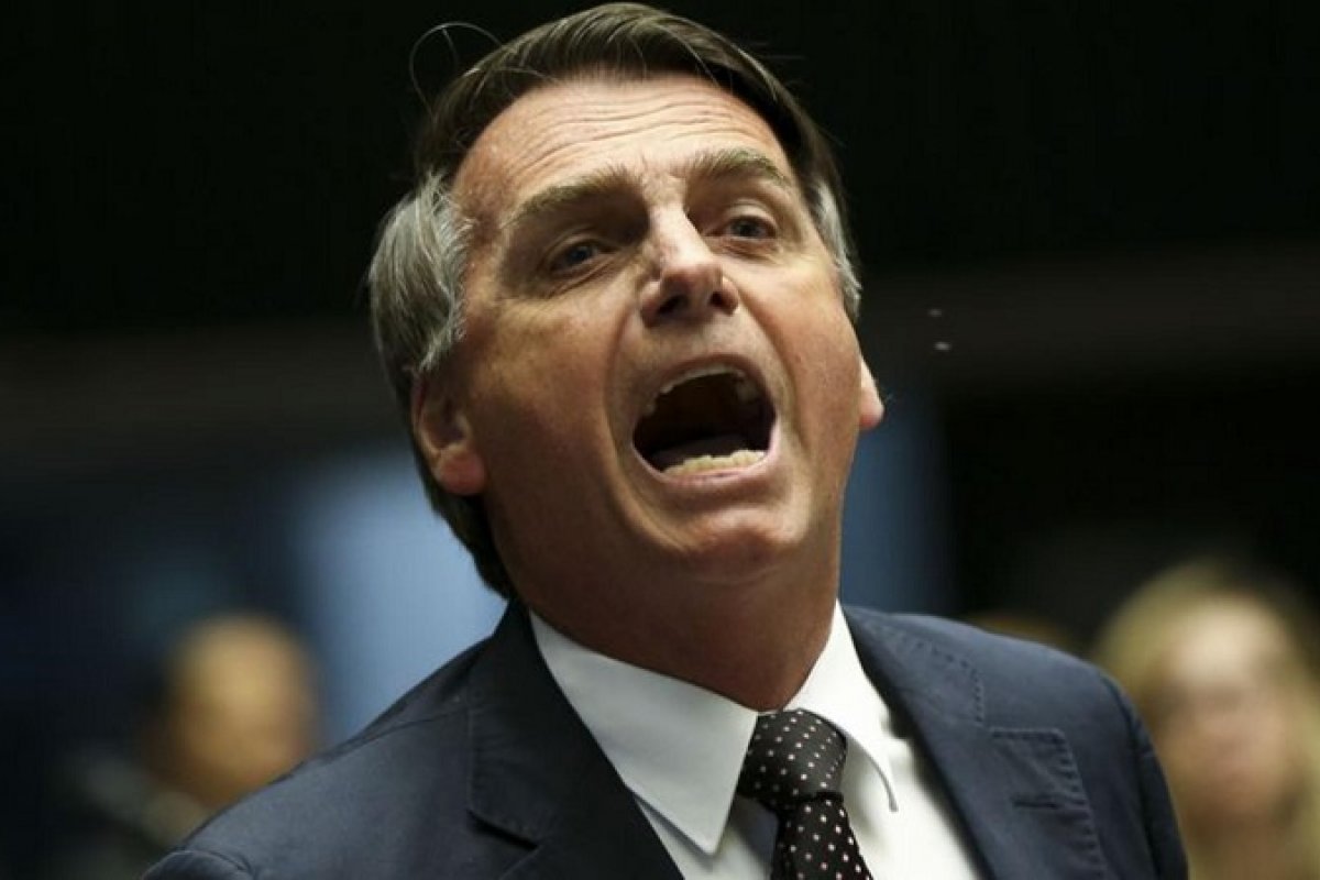 Bolsonaro critica exagero de governadores no combate ao coronavírus e chama Dória de  "lunático"