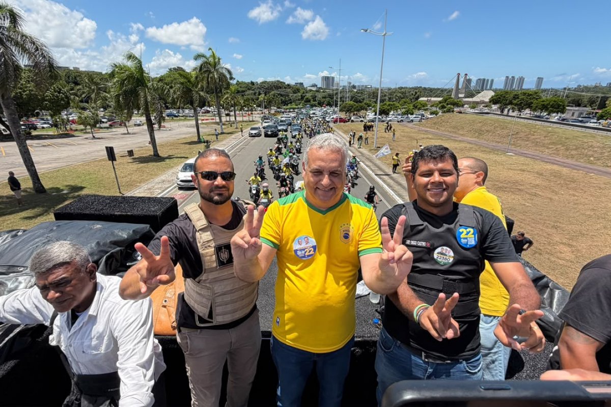 Às vésperas do 1º turno, Alden e Diego Castro fazem motocarreata em apoio a Flávio Bolsonaro