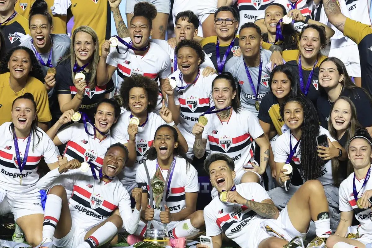 São Paulo segura Corinthians e é campeão brasileiro pela 1ª vez 