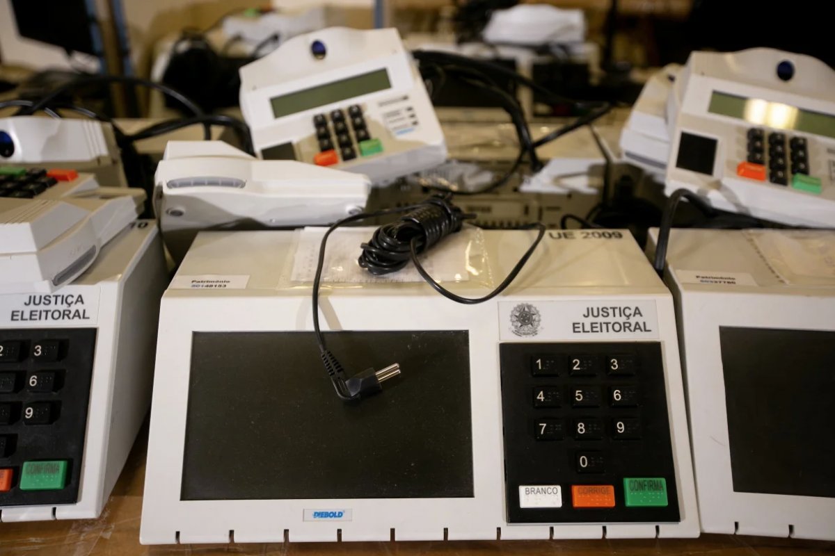TSE informa que 421 urnas foram substituídas até 10h