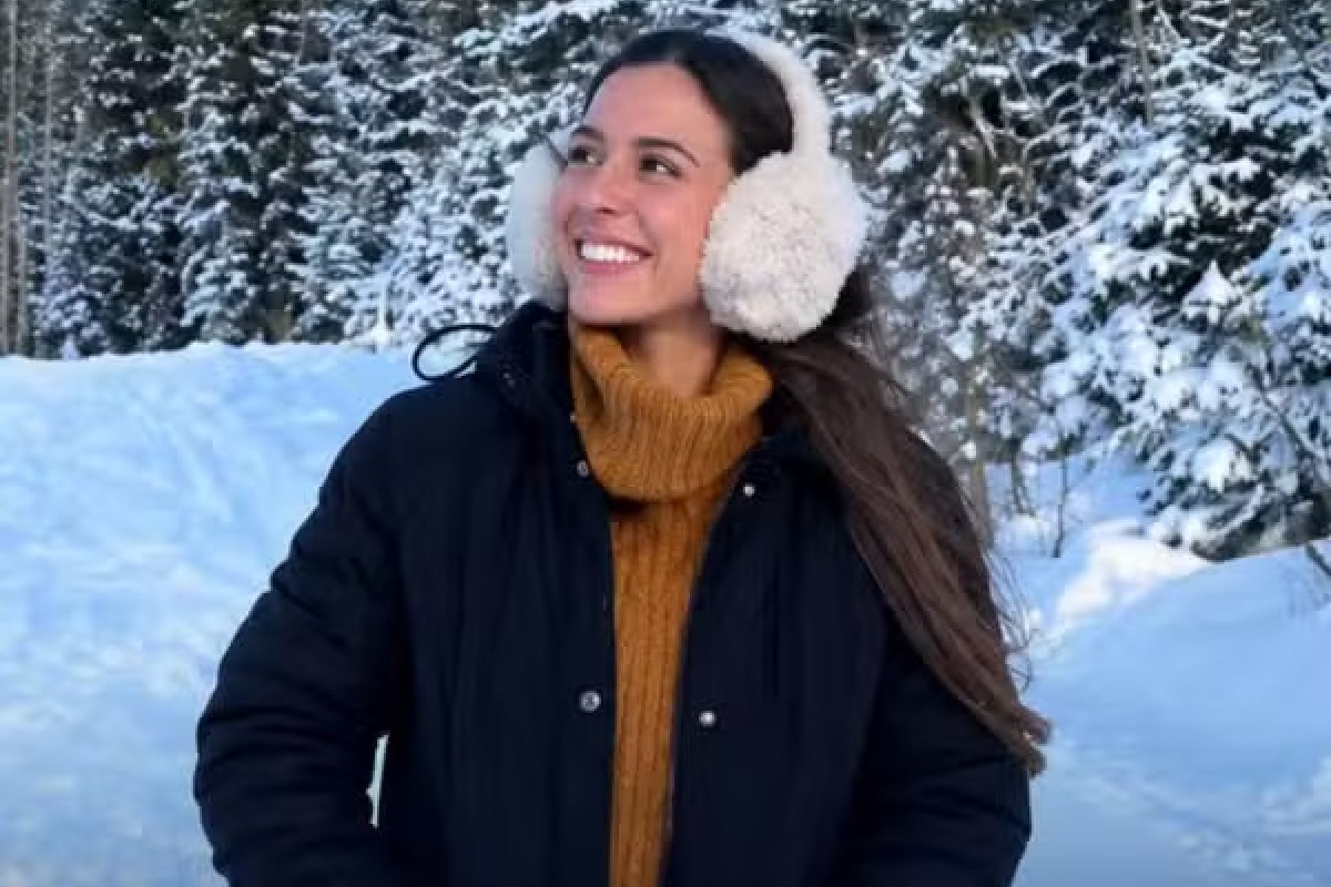 Atriz brasileira é detida pelo ICE a caminho de viagem e está presa há mais de um mês nos EUA