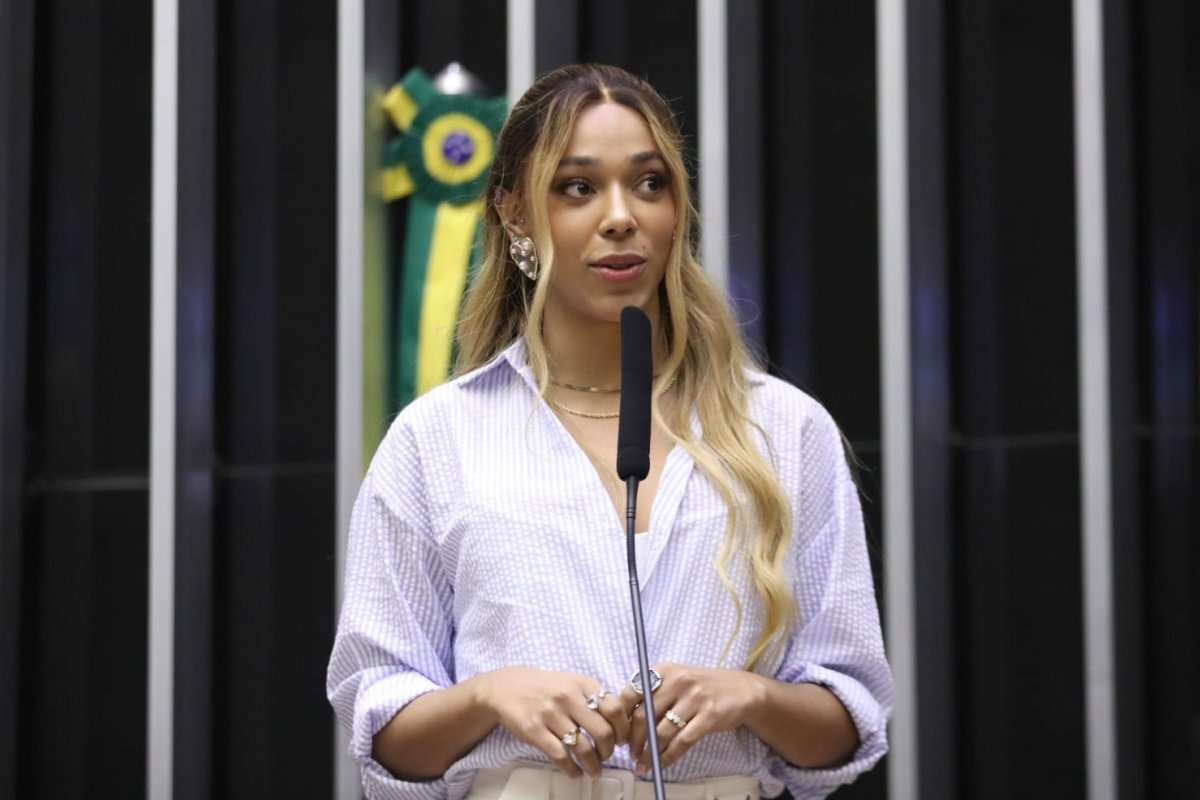 Erika Hilton recebe ameaça de morte antes de votar em São Paulo