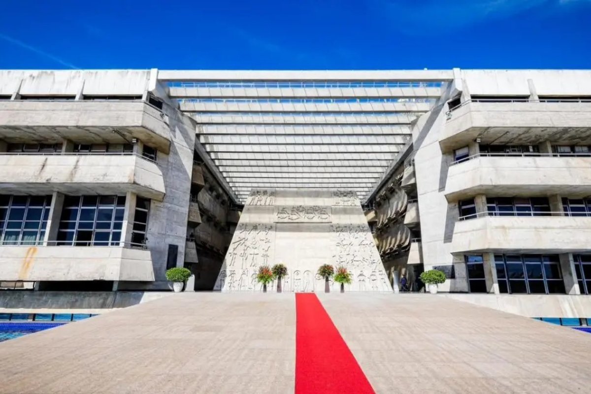 Assembleia Legislativa da Bahia teve 40% de renovação nas cadeiras e atual presidente como deputada mais votada; veja