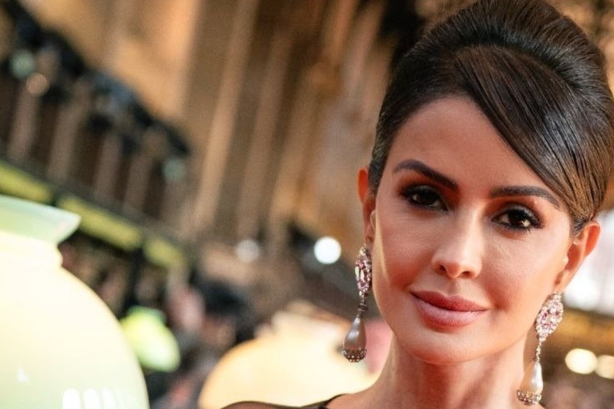 Cris Buffara prestigia Valentino em seu retorno à Paris Fashion Week! 