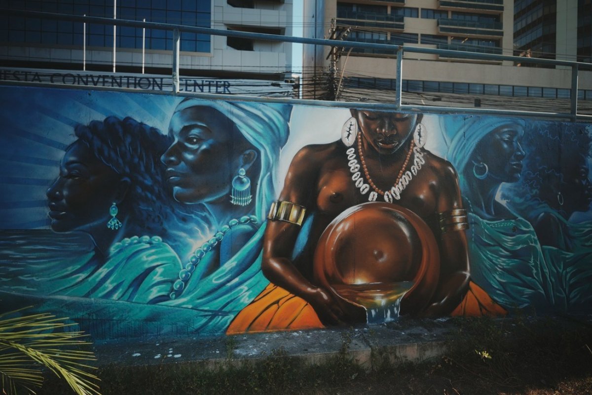 Novos murais transformam o entorno do BRT do Itaigara em percurso de arte, memória e pertencimento! 