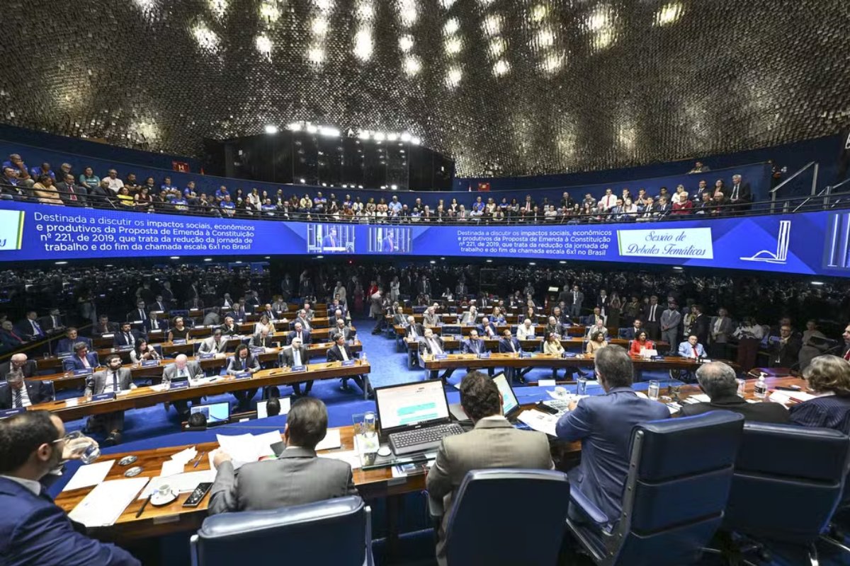 Senado inicia nova etapa de discussão da PEC que propõe fim da escala 6x1 nesta terça-feira (6)