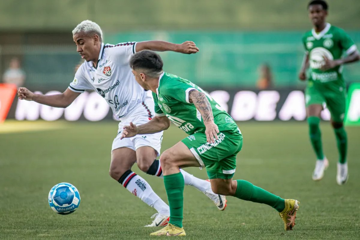 Vitória e Chapecoense chegam em momentos distintos para duelo no Barradão