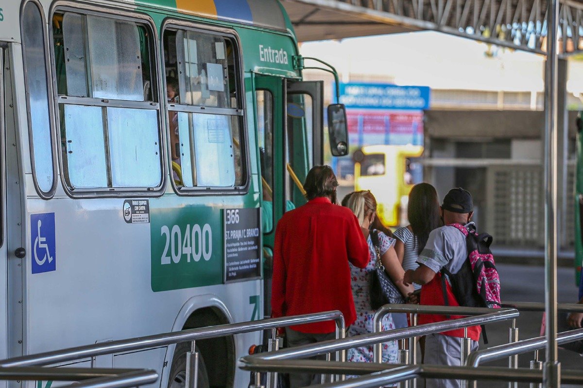 Salvador deixará de aceitar dinheiro como forma de pagamento nos ônibus; entenda