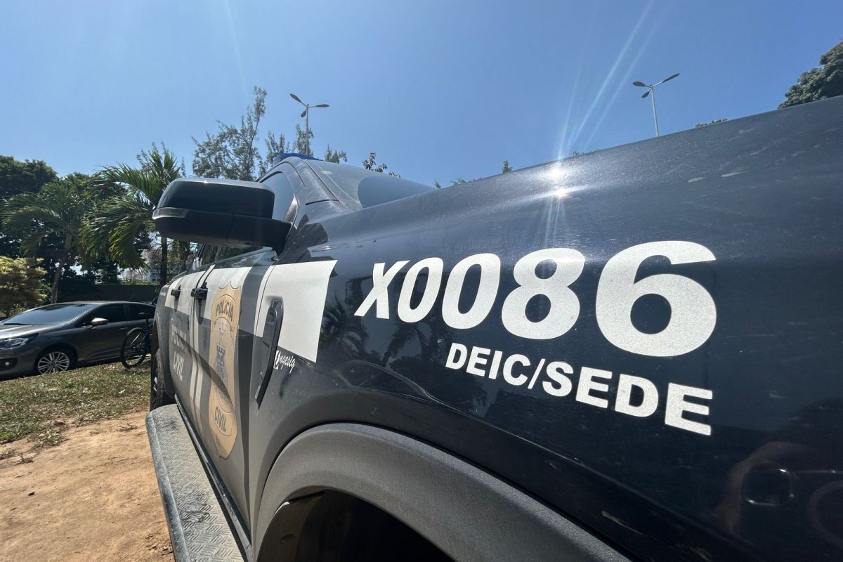 Carro roubado é encontrado desmontado em oficina na Suburbana
