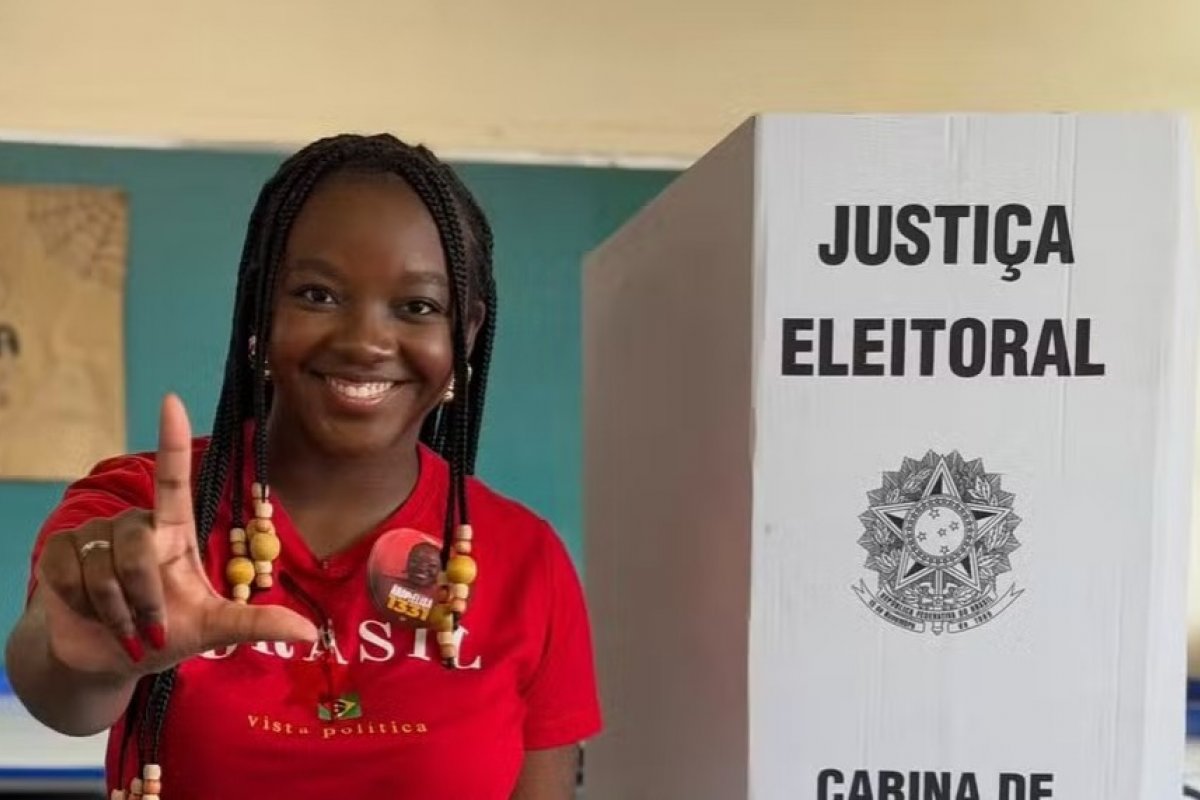 Cobrando maior presença da esquerda no digital, Ana Elisa chega a Brasília para reunião com Lula
