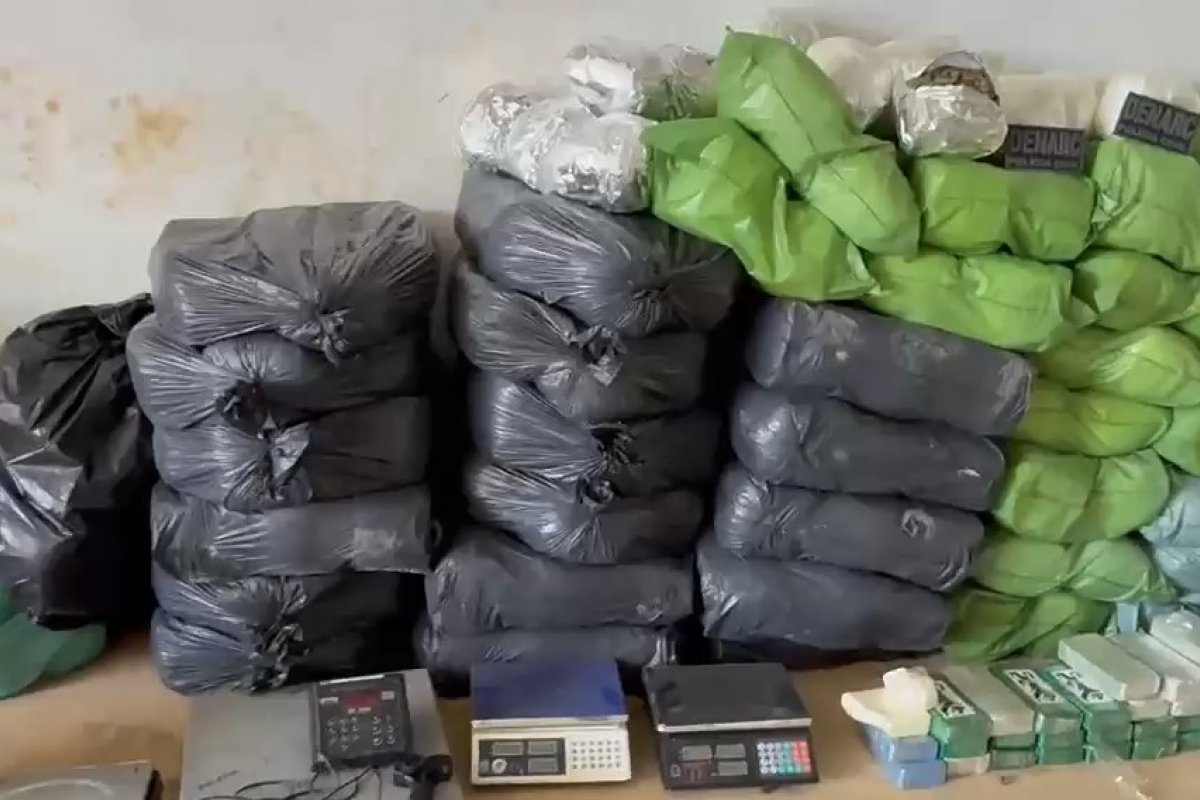 Polícia Civil apreende quase uma tonelada de drogas em Camaçari