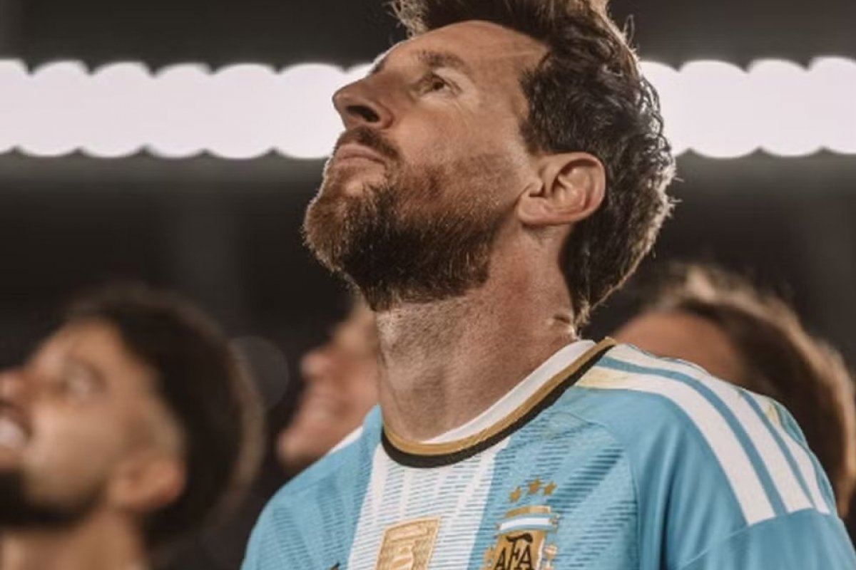 Messi publica carta de despedida da Seleção e recebe apoio de CR7: "Trajetória incrível"