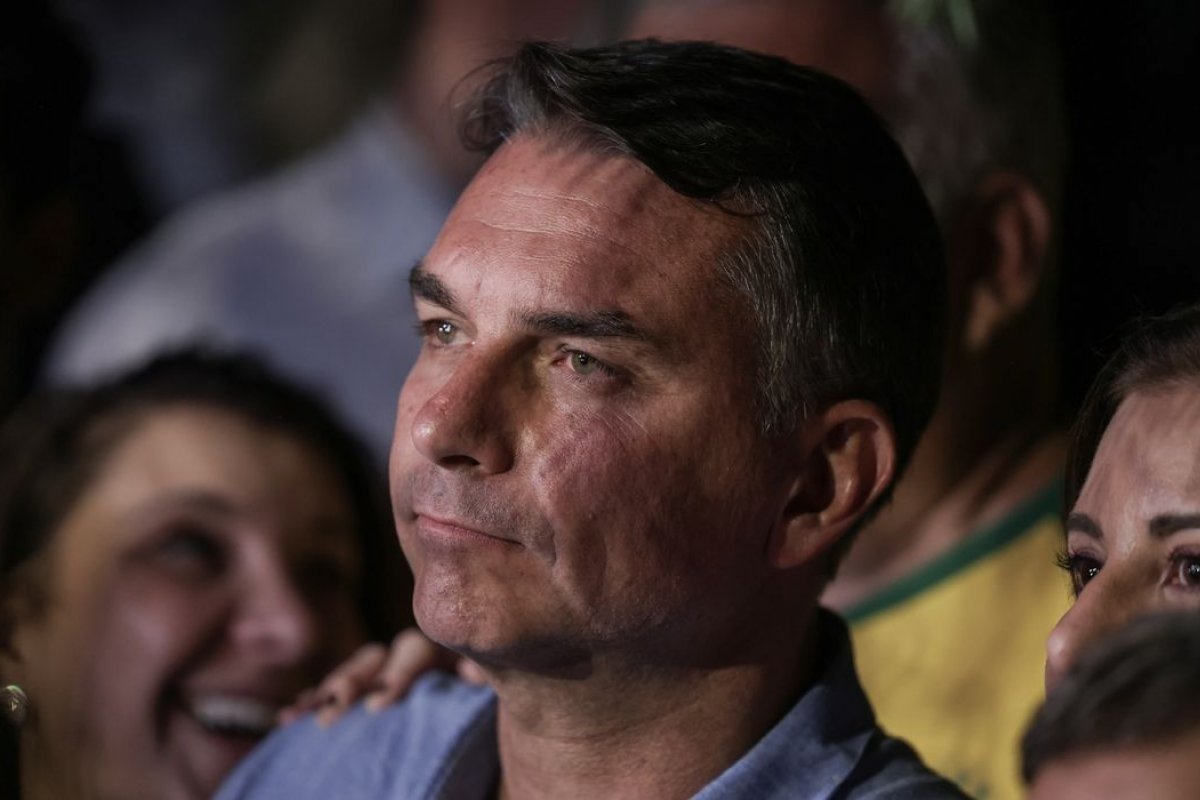 Defendida por Flávio, redução da maioridade penal tramita no Congresso e tem divergência sobre legalidade