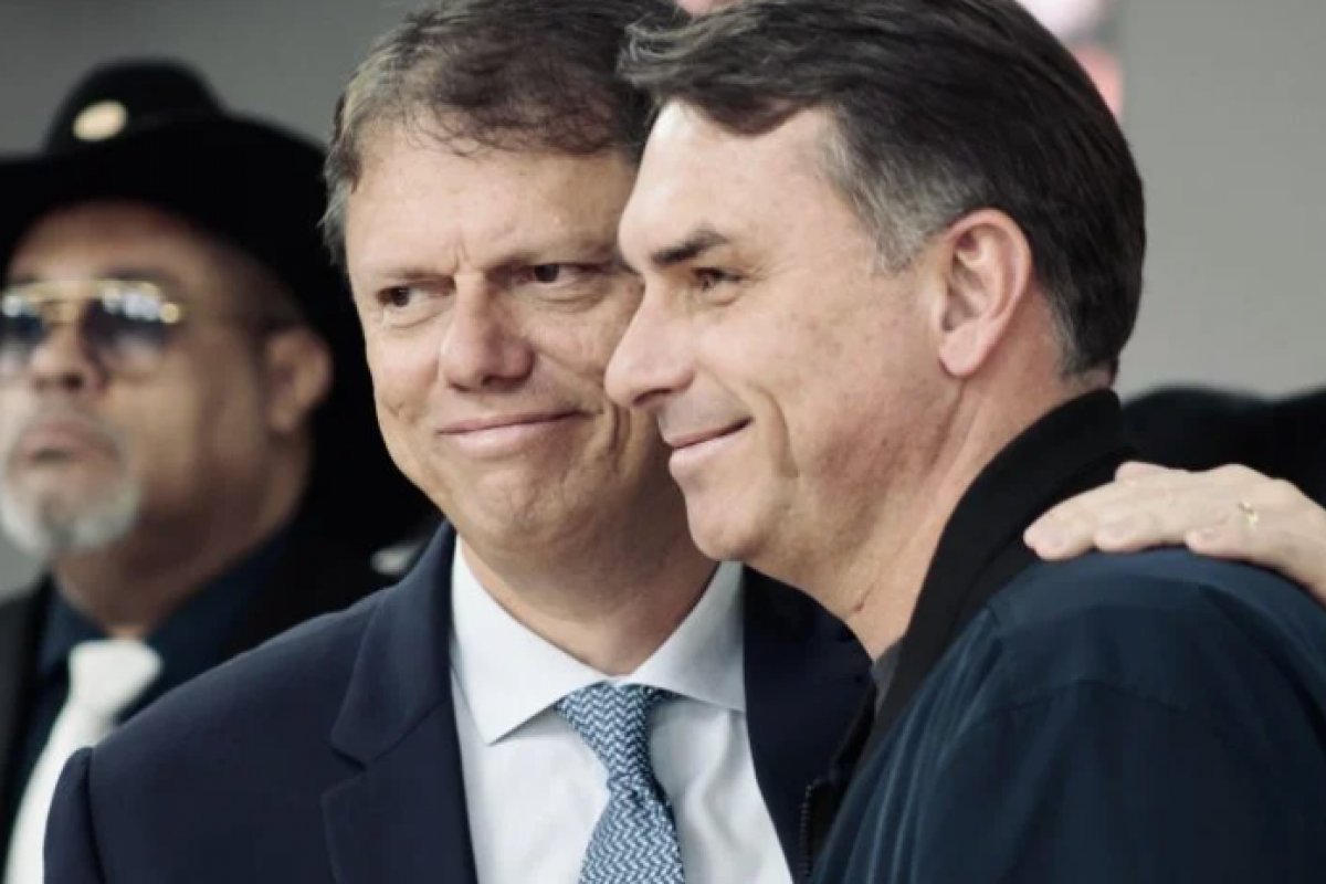 Republicanos oficializa apoio a Flávio Bolsonaro no segundo turno da eleição presidencial
