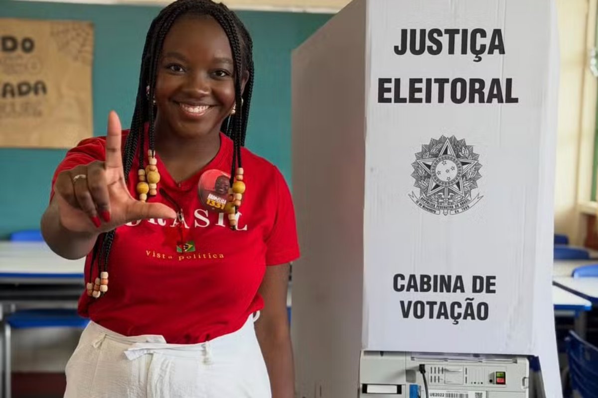 Eleita deputada mais jovem de MG, Ana Elisa, é vítima de ameaças de morte e estupro