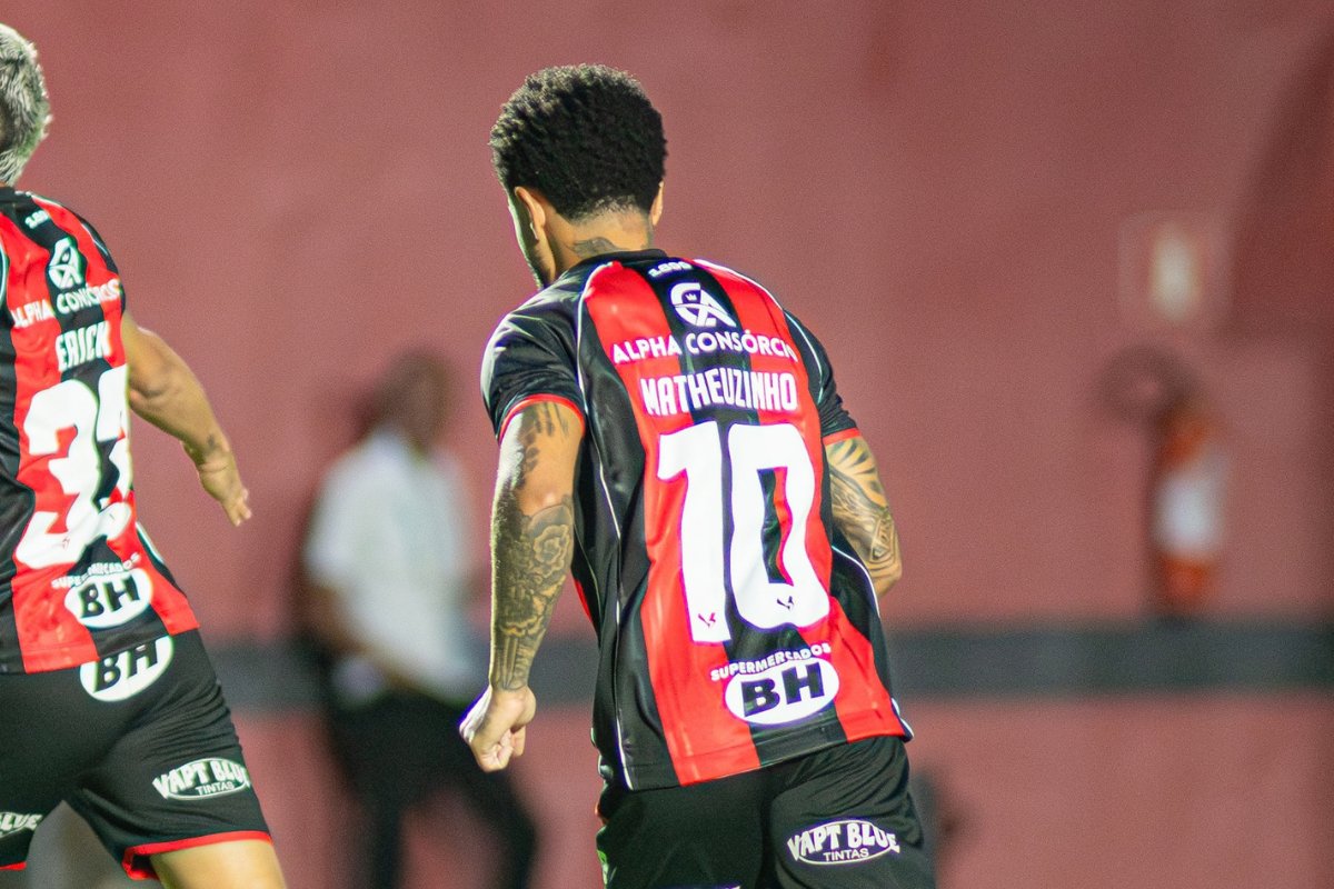 Matheuzinho volta a decidir pelo Vitória e vive temporada mais goleadora pelo clube