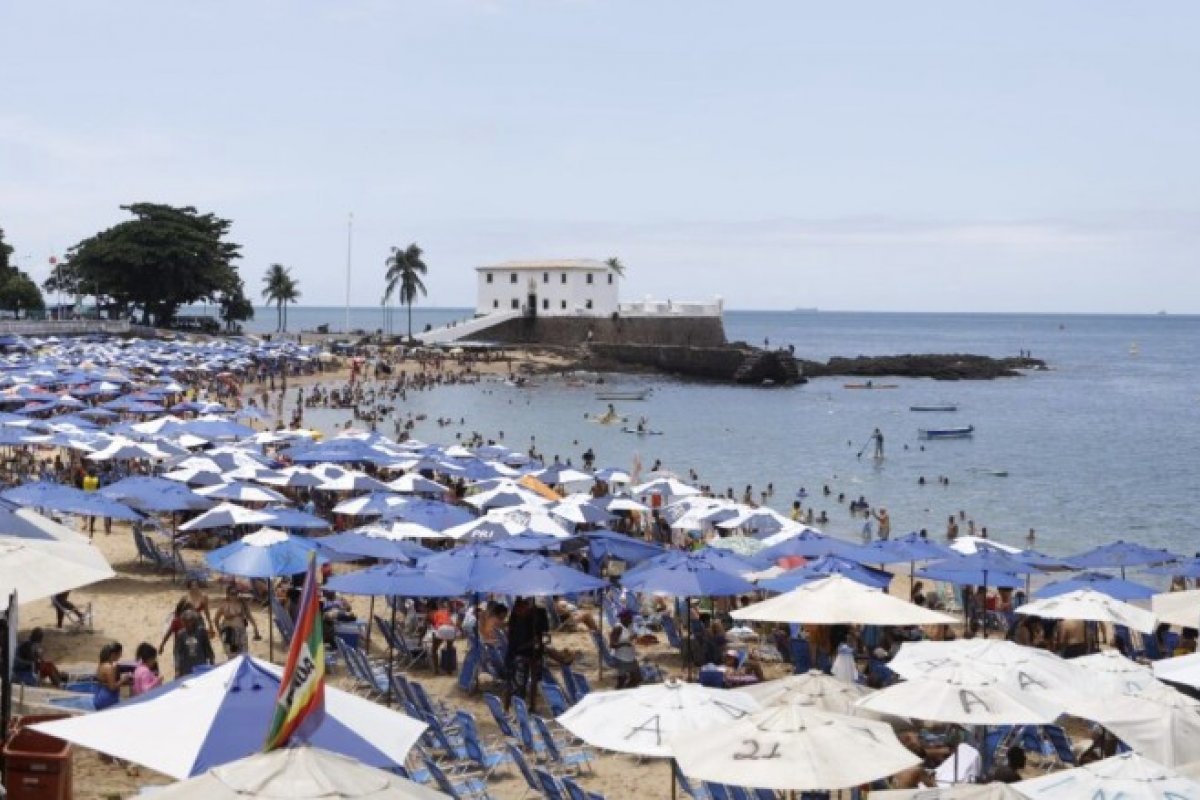 MP abre ação para combater 'loteamento' e abusos na praia do Porto da Barra