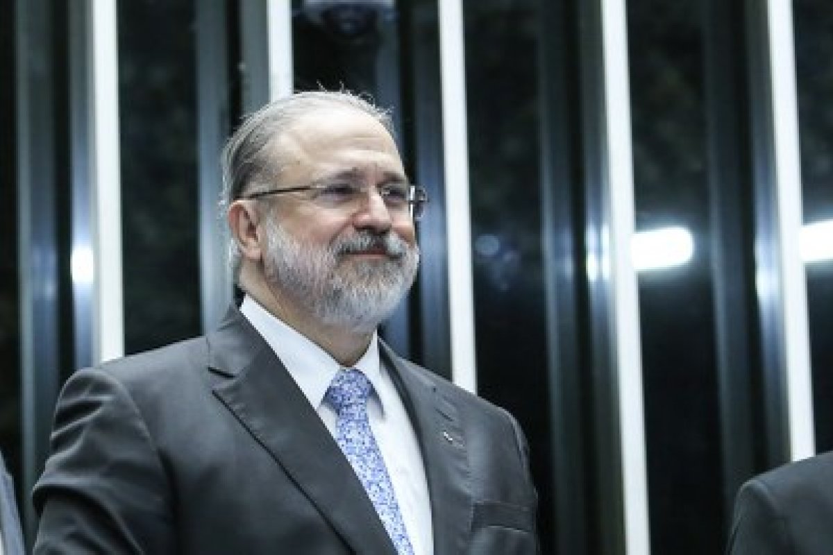 A pedido de Aras, 1,6 bi da Lava Jato irá para combate ao Coronavírus 