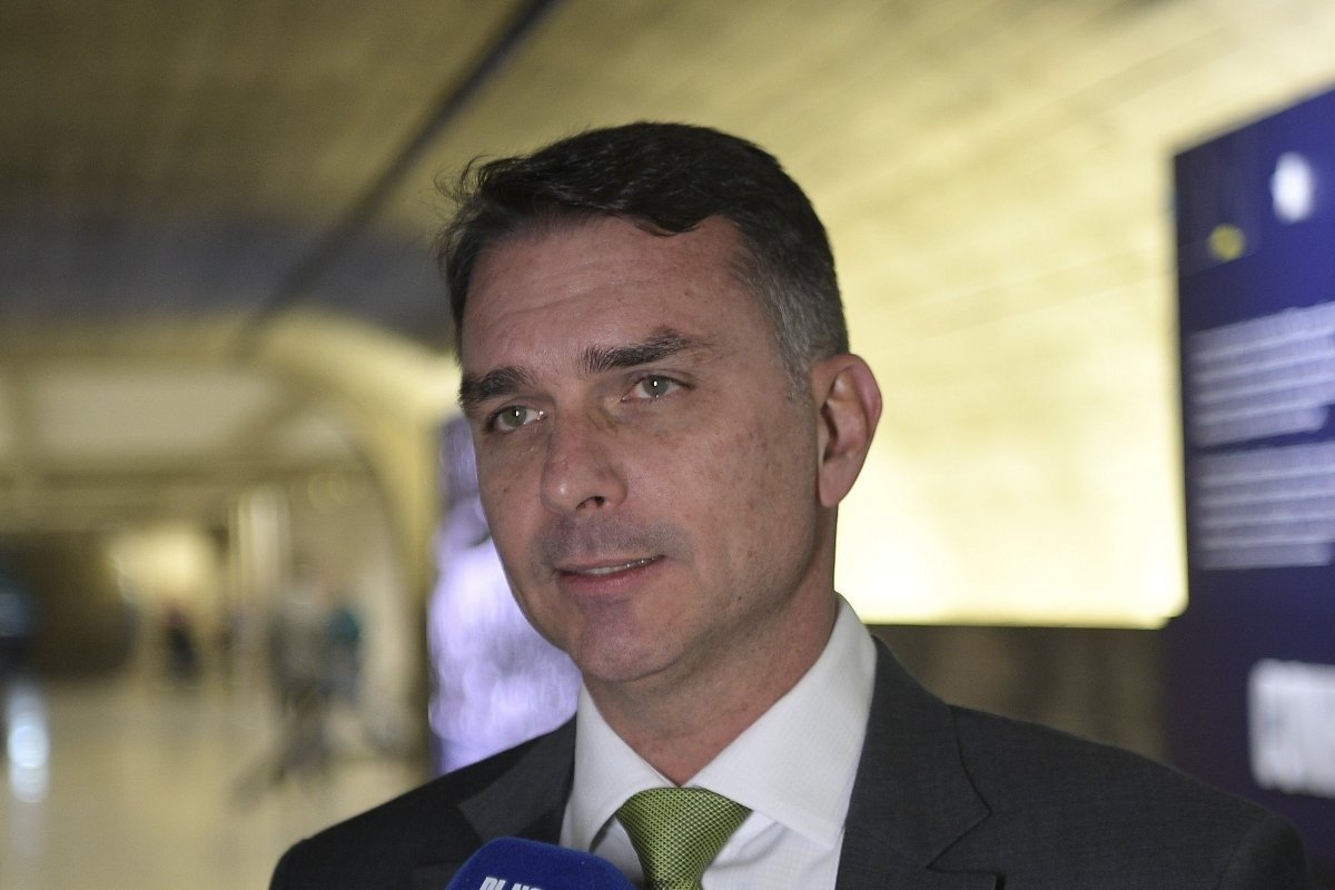 25% dos eleitores de Flávio Bolsonaro dizem escolher candidato para derrotar Lula, aponta Datafolha