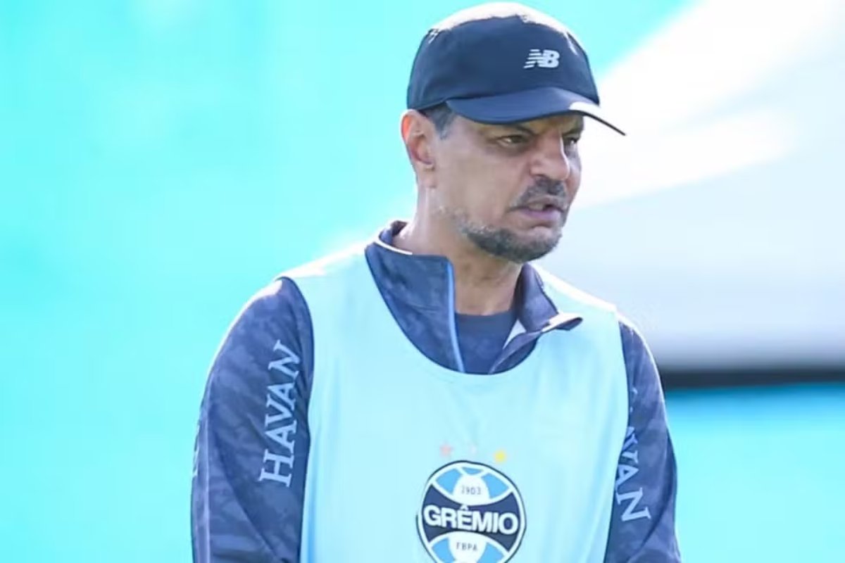 Auxiliar de Renato Gaúcho é preso ao desembarcar com delegação do Grêmio