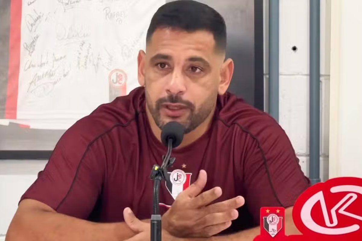 CBF cancela registro de Diego Souza como treinador após investigação sobre diploma