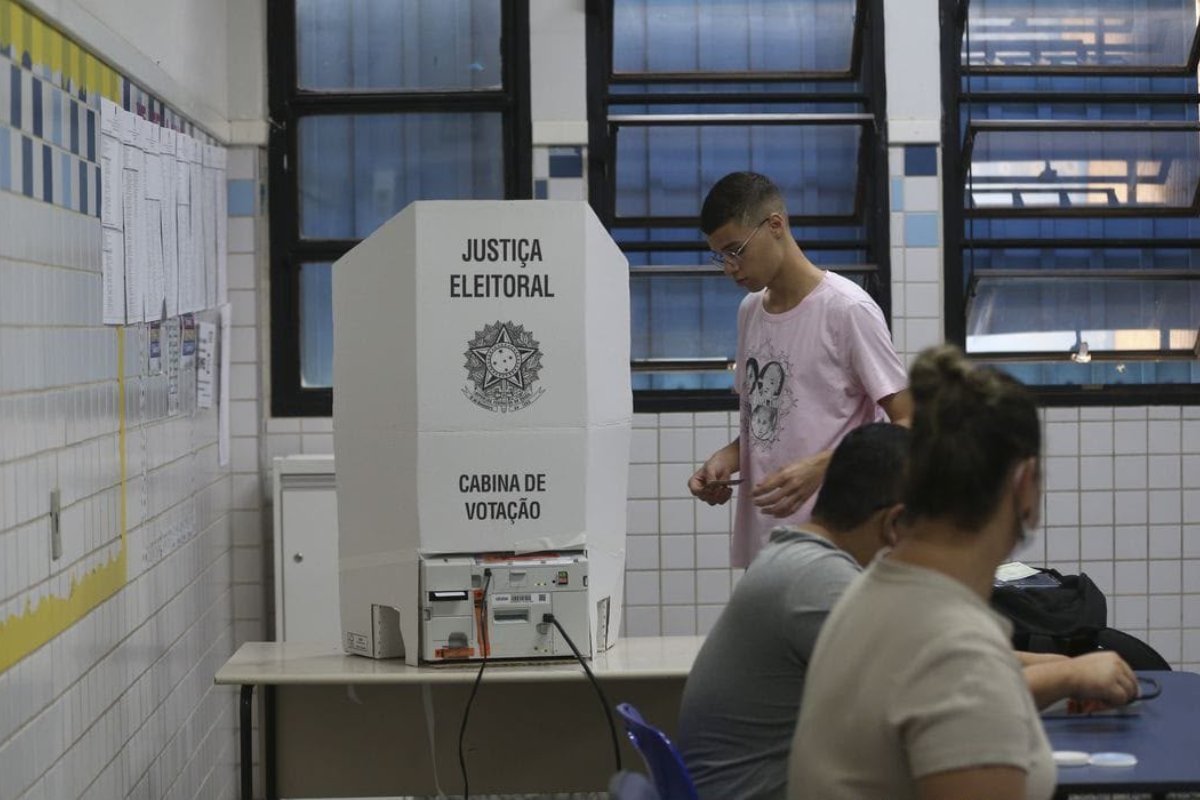 Mais de 2,2 milhões de eleitores faltaram ao primeiro turno na Bahia mas podem votar no segundo