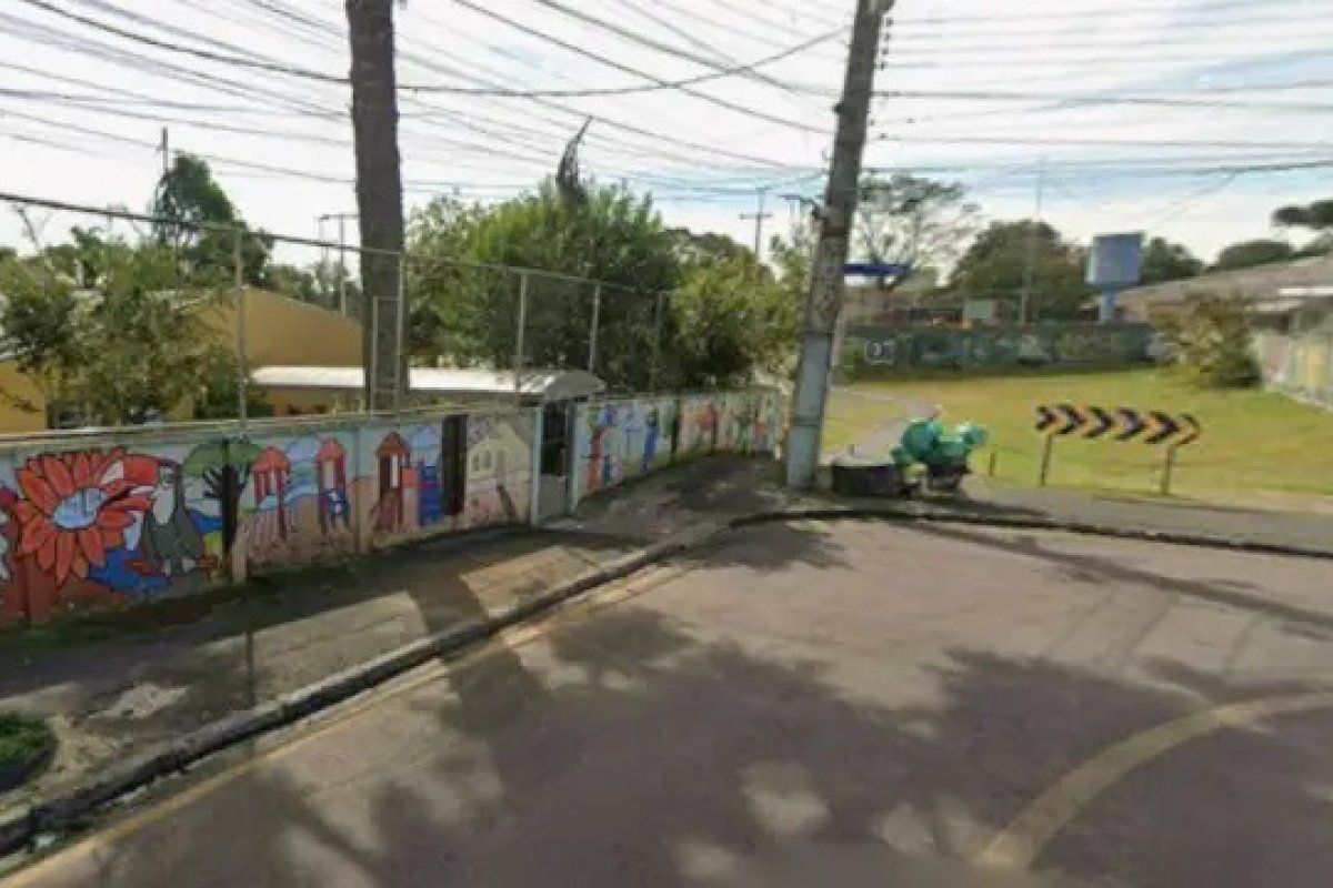 Homem invade escola infantil e faz crianças e funcionários reféns, em Curitiba 