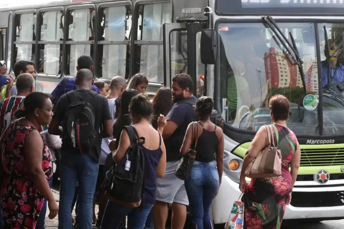 Transporte terá horários especiais e reforço de ônibus durante feriadão em Salvador