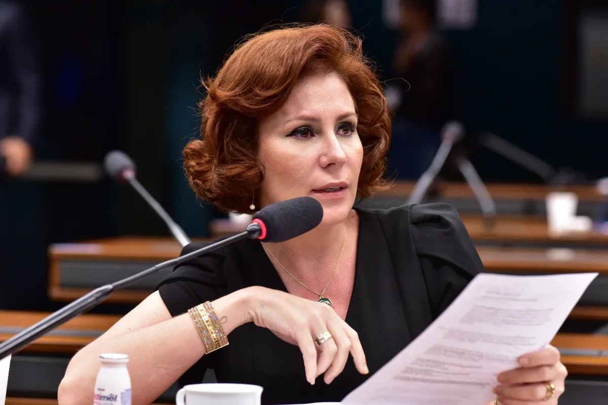 Justiça italiana marca nova audiência para decidir extradição de Carla Zambelli