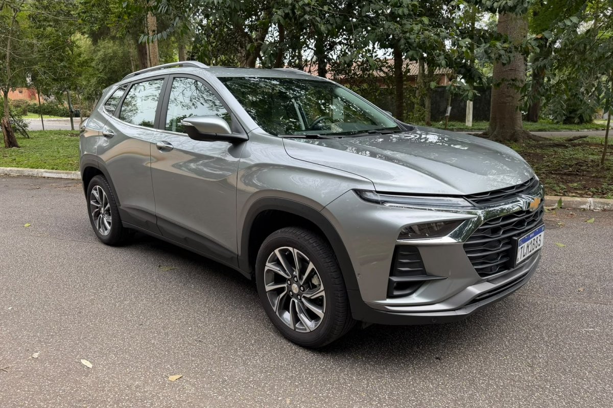 Chevrolet Tracker Premier 2027: Farol da Bahia testa SUV que ficou mais equipado 