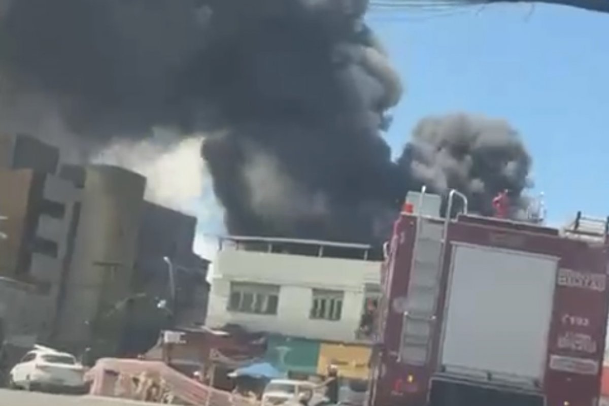 Vídeo: incêndio atinge almoxarifado do Samu com diversas ambulâncias em Salvador