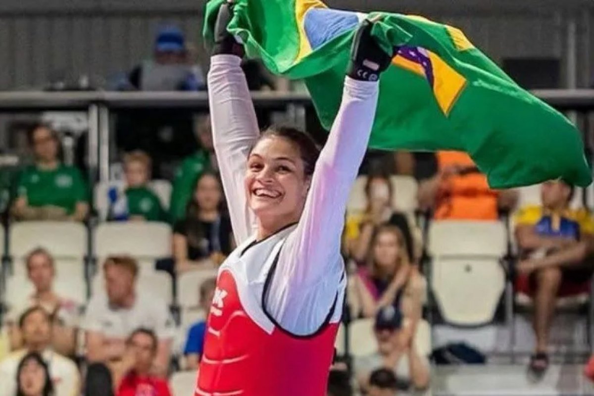 Maria Clara Pacheco conquista ouro no Grand Prix de Taekwondo de Paris