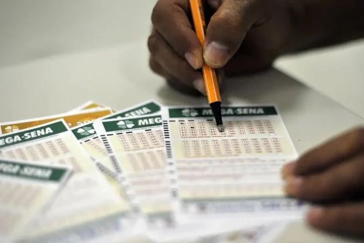 Mega-Sena acumula e prêmio dispara para R$ 150 milhões; veja os números sorteados