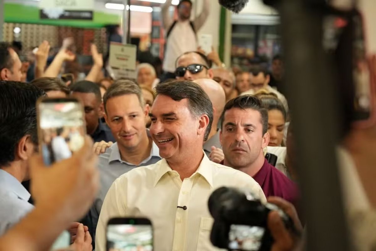 Flávio reúne Tarcísio e prefeitos em SP e diz esperar Justiça Eleitoral mais ágil contra fake news
