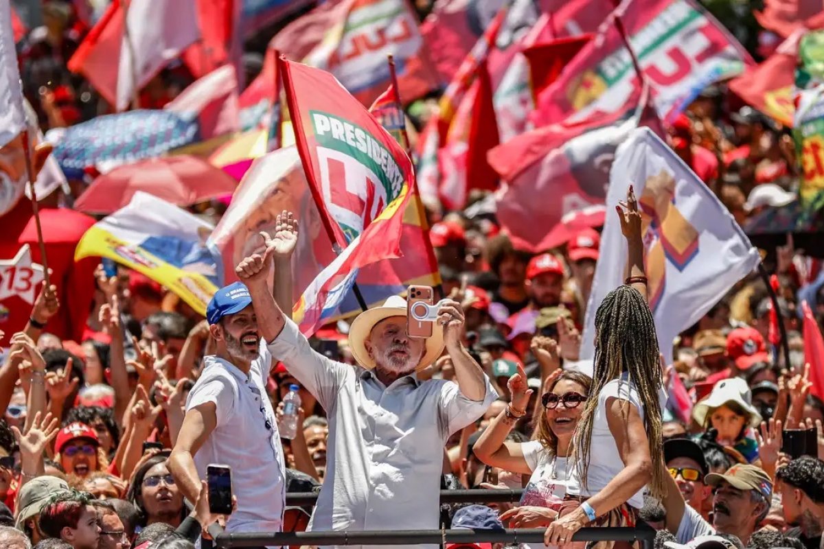 André Mendonça manda Lula suspender anúncios contra Flávio Bolsonaro; entenda a decisão