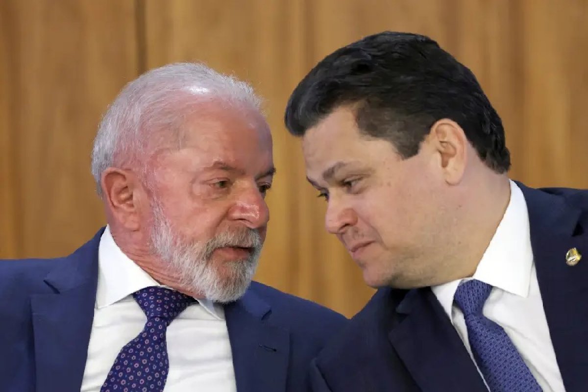 Lula diz que votação do fim da 6x1 antes do segundo turno já está acordada com Alcolumbre