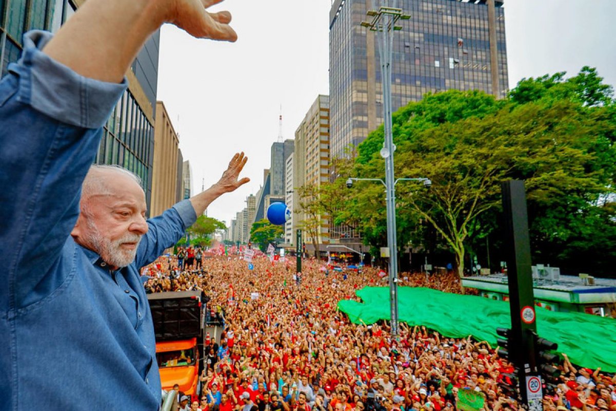 Plenário do TSE deve decidir se canal 'Exército do Lula' no WhatsApp continuará no ar 