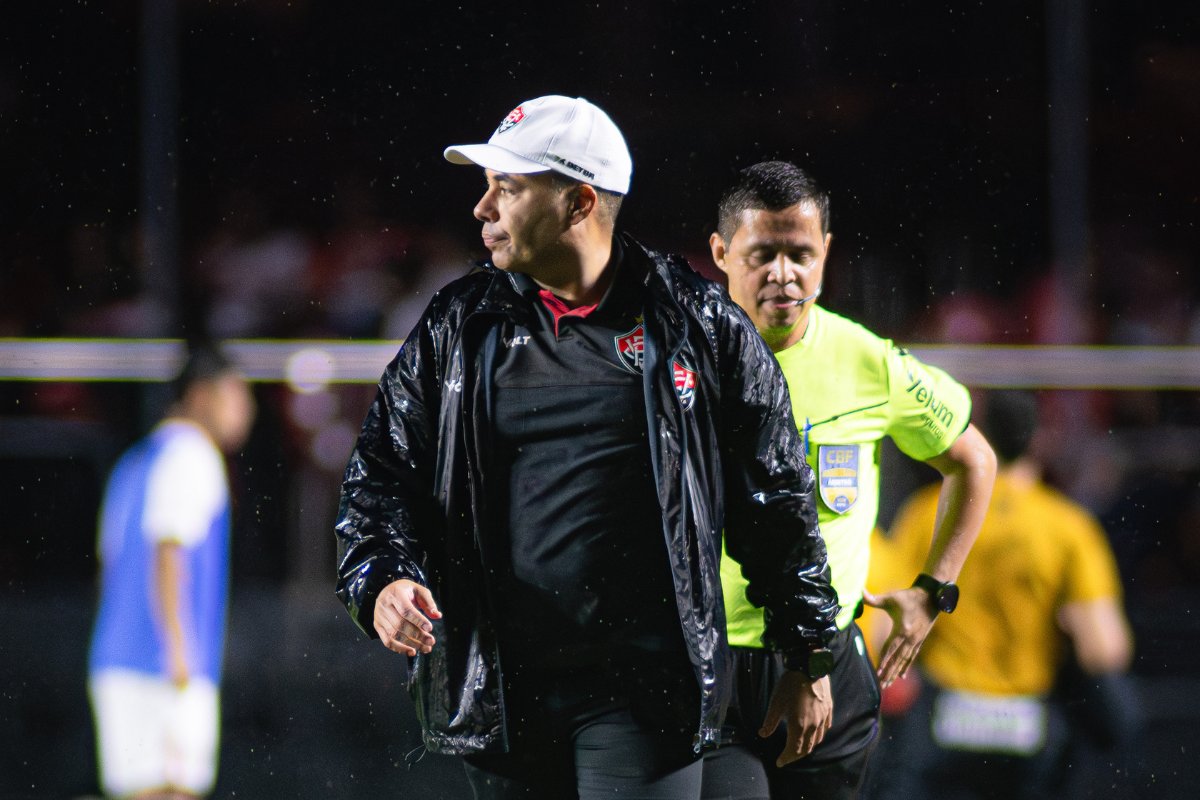 Jair Ventura admite incômodo com jejum do Vitória fora de casa