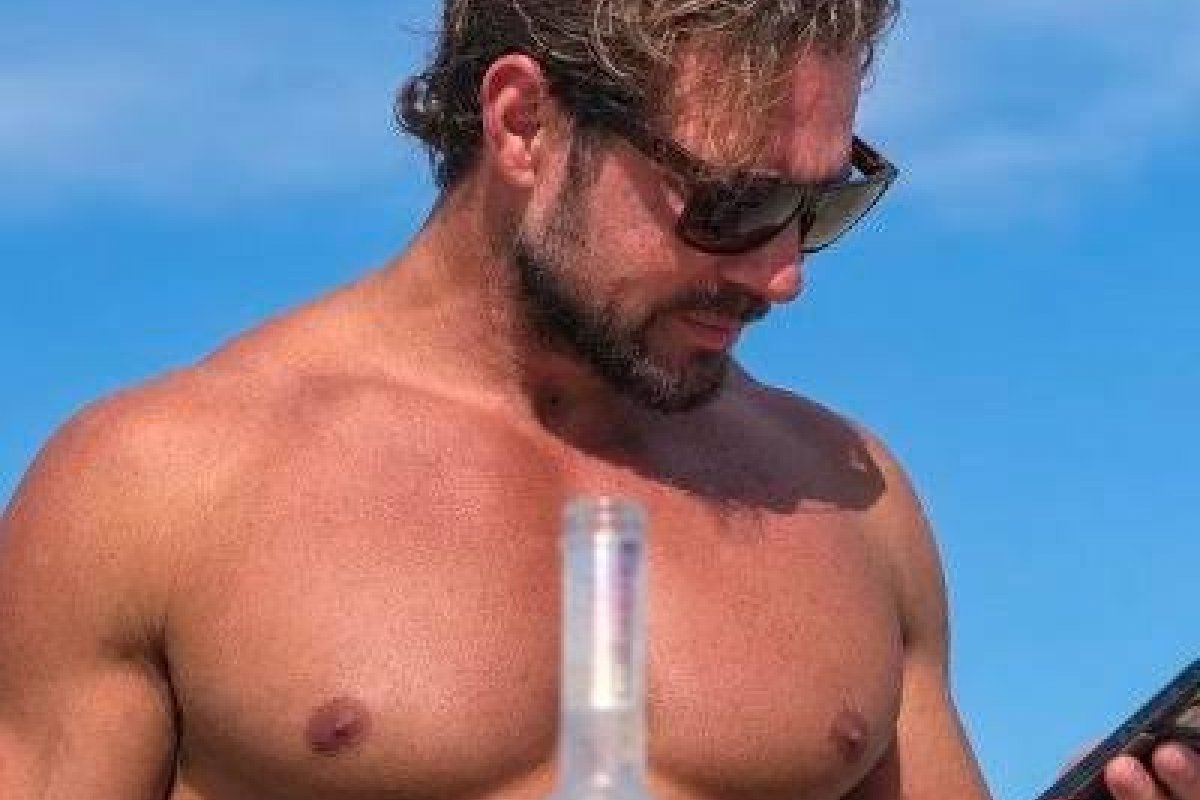 Mensagens de Vorcaro revelam suposto esquema de tráfico sexual de estrangeiras: “tem que sobrar alguma refugiada pra mim”