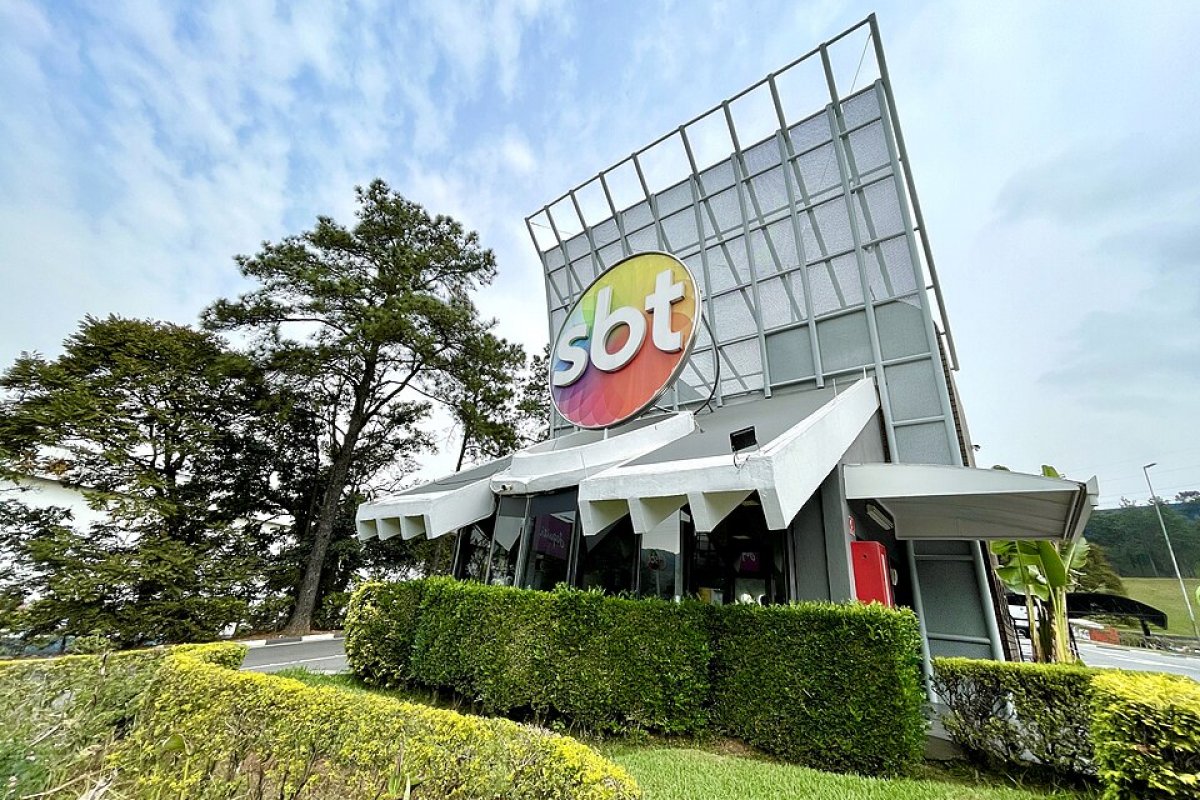 SBT pede desculpas após responsabilizar EBC por falha de áudio em propaganda de Flávio Bolsonaro